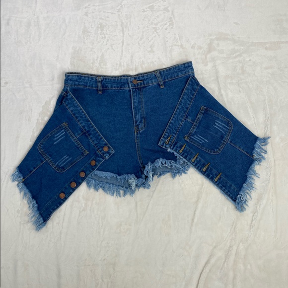 NWT Buttoned Front Pocket Patched Raw Hem Denim Skort (Size XL) - Picture 3 of 8